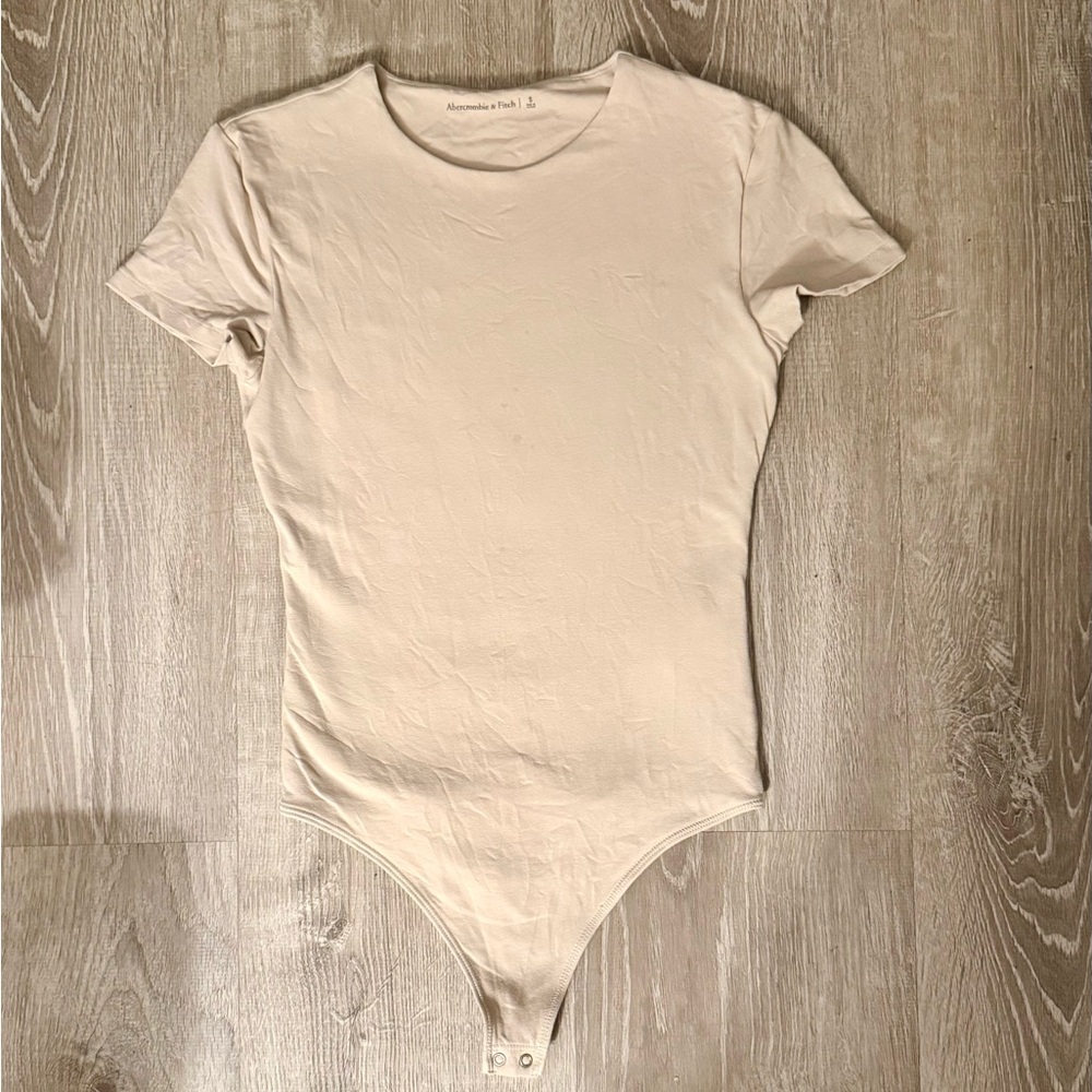 Abercrombie & Fitch Short-Sleeve Cotton Seamless Crew Bodysuit - Beige
